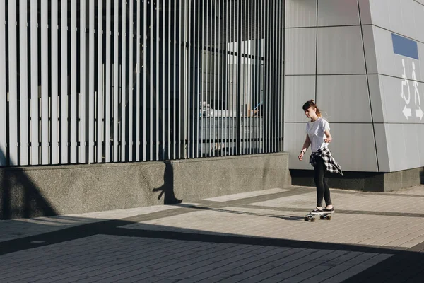 Hippi kız sürme paten kurulu 