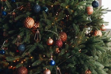 Madalyalı Noel ağacı