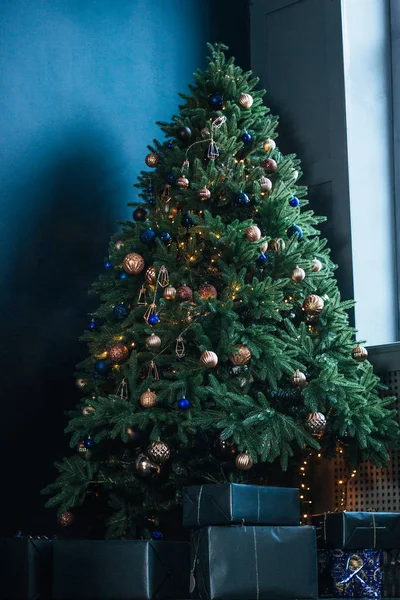 Διακοσμημένο χριστουγεννιάτικο δέντρο — Φωτογραφία Αρχείου