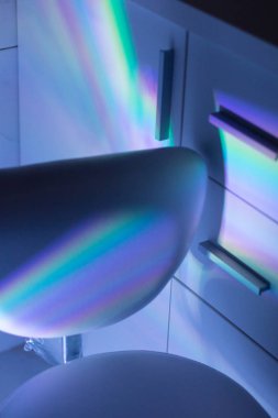 Gök kuşağı yansımalı kabine koltuğu