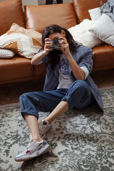 Beautiful young woman with old photo camera — Stock Photo, Image