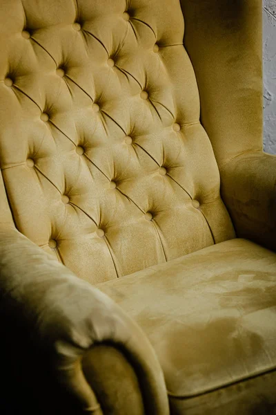 Zamknij żółte krzesło — Zdjęcie stockowe