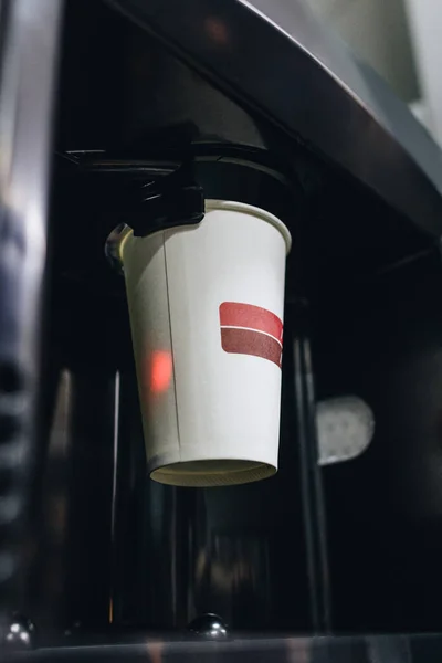 Vending coffee machine with paper cup
