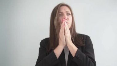 İş kadını işte öksürmeye başladı