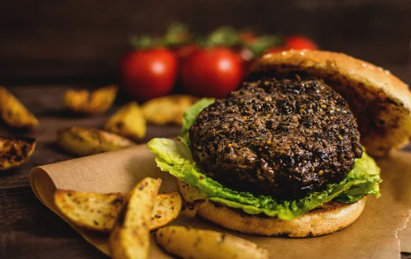 Hamburguesa a la parrilla —  Fotos de Stock