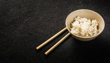 pirinç beyaz kasede.