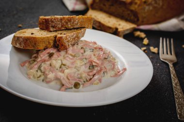 Karışık salata mayonez