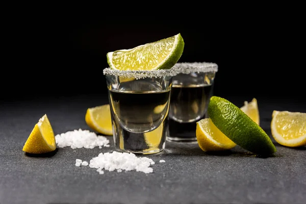 Tequila with lemon — Stock Photo, Image