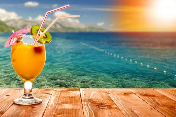 Summer fruit drinks — Stock Photo, Image