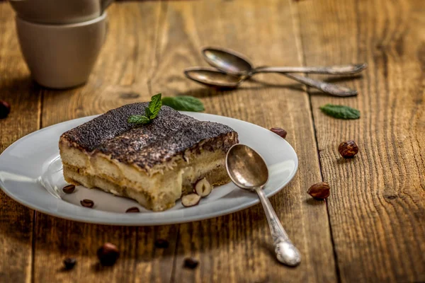 Итальянский десерт тирамису — стоковое фото