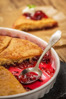 Pişmiş tatlı Erik tart