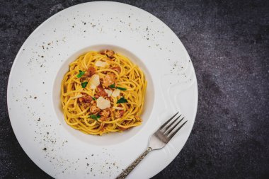 İtalyan spagetti carbonara