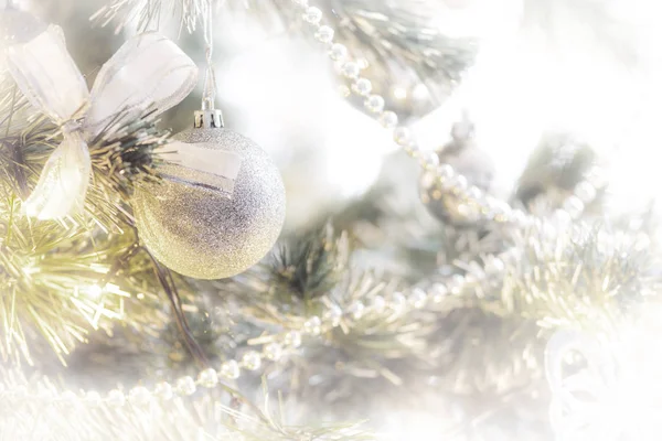 Ampoules de Noël sur l'arbre de Noël — Photo