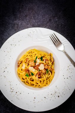 İtalyan spagetti carbonara