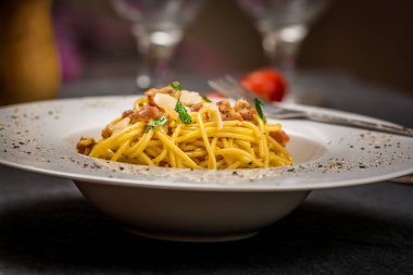 İtalyan spagetti carbonara