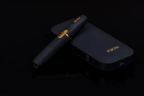 Электронная сигарета Iqos — стоковое фото