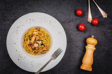 İtalyan spagetti carbonara