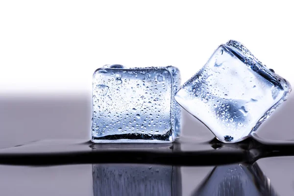 Două cuburi de gheață — Fotografie, imagine de stoc