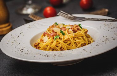 İtalyan spagetti carbonara