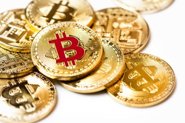 Beyaz arka planda bitcoin