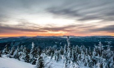 karlı dağlar, gündoğumu