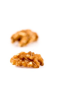 Ceviz beyaza izole edilmiş.