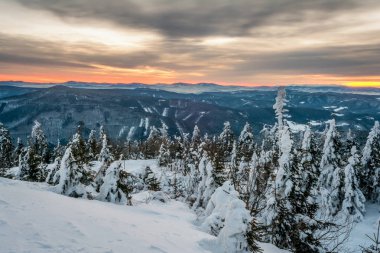 karlı dağlar, gündoğumu