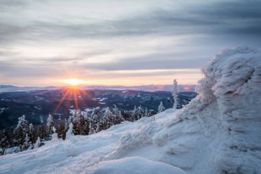 karlı dağlar, gündoğumu
