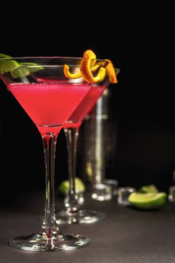 Alkol kokteyli cosmopolitan 
