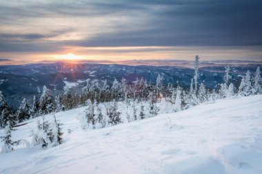 karlı dağlar, gündoğumu