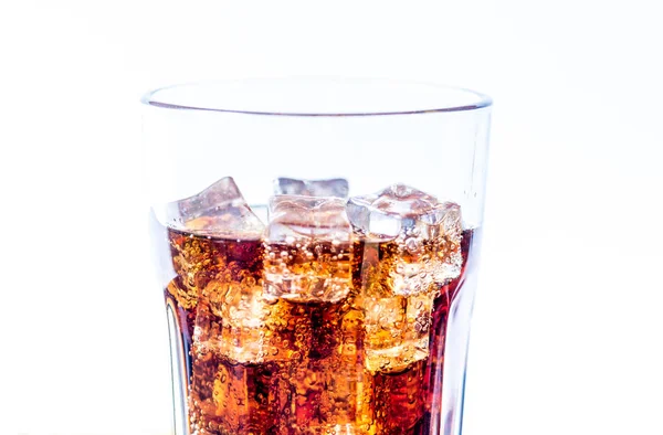 Cola met ijsblokjes — Stockfoto