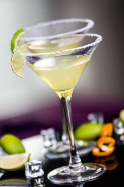 Alkol kokteyl ROM ve limonlu kokteyl