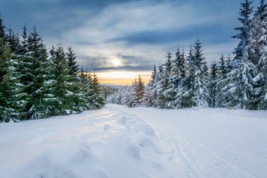 karlı dağlar, gündoğumu