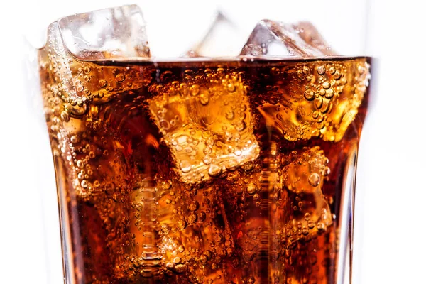 Cola con cubetti di ghiaccio — Foto Stock