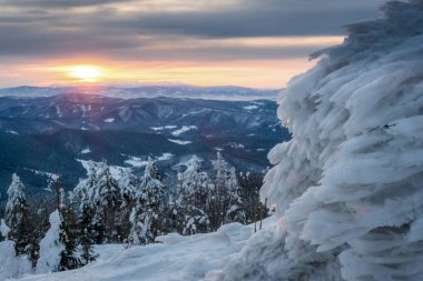 karlı dağlar, gündoğumu