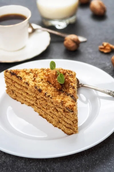 Dessert honey cake — Stock Photo, Image