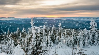 karlı dağlar, gündoğumu