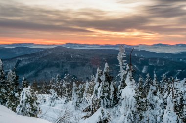 karlı dağlar, gündoğumu