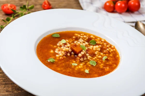 Sopa de tomate com cevada — Fotografia de Stock