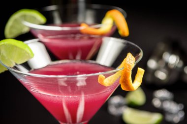 Alkol kokteyli cosmopolitan 