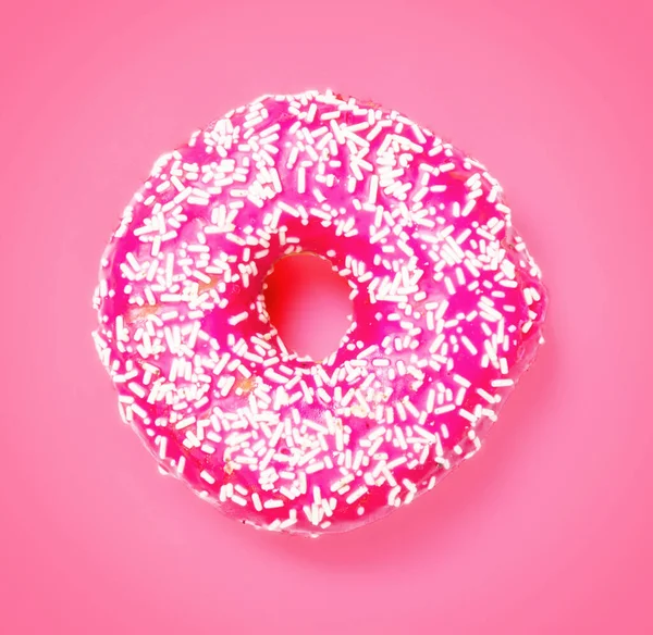 Tatlı pembe donut pembe arka plan izole — Stok fotoğraf