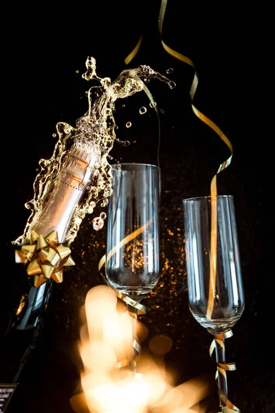 Verre à champagne avec éclaboussures — Photo