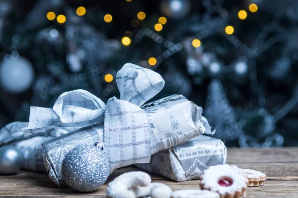 Різдвяні срібні прикраси — стокове фото
