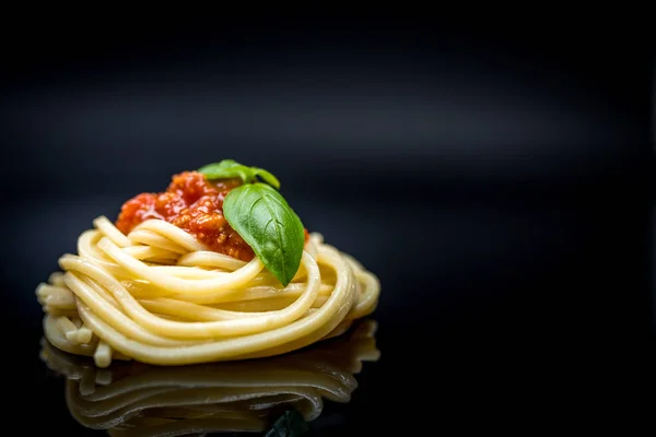 Espaguete italiano em preto — Fotografia de Stock