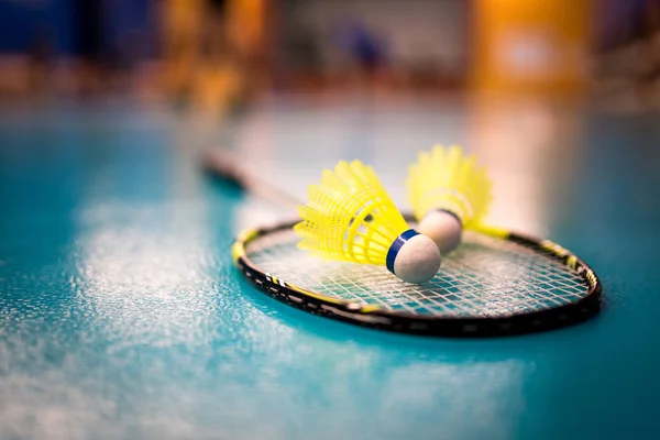 Badminton raketle ve raket — Stok fotoğraf