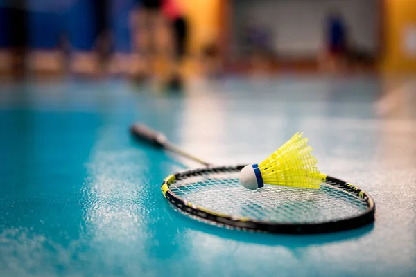Badminton Shuttlecock e raquete — Fotografia de Stock