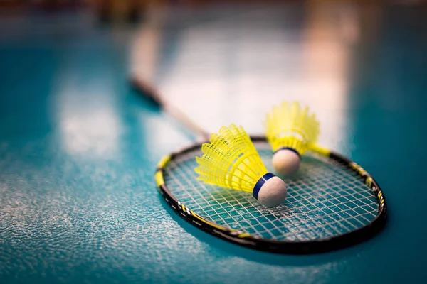 Badminton raketle ve raket — Stok fotoğraf