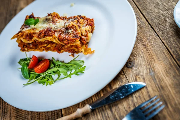 Lasaña Pasta Italiana Tradicional Con Carne Picada Tomate Queso Parmesano — Foto de Stock