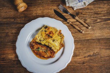 Domuz eti sous vide ve fırında patates