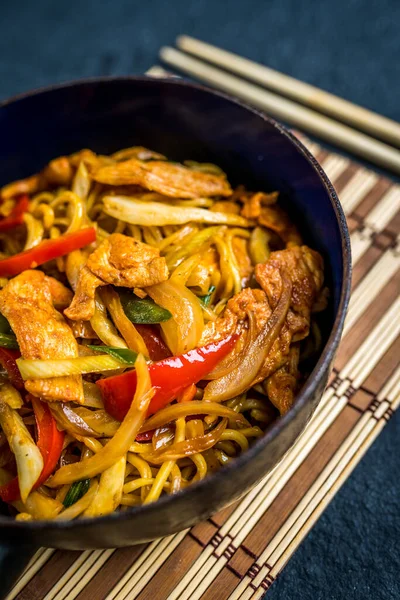 닭고기 고기와 야채를 아시아 — 스톡 사진